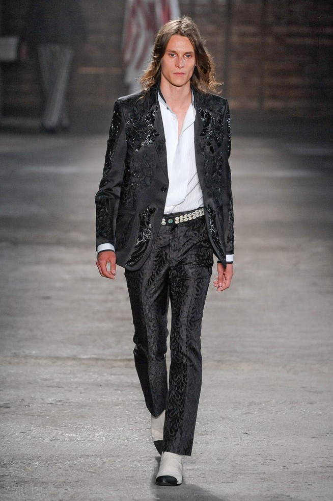 desfile-mcqueen-milao-men-verao2012-131