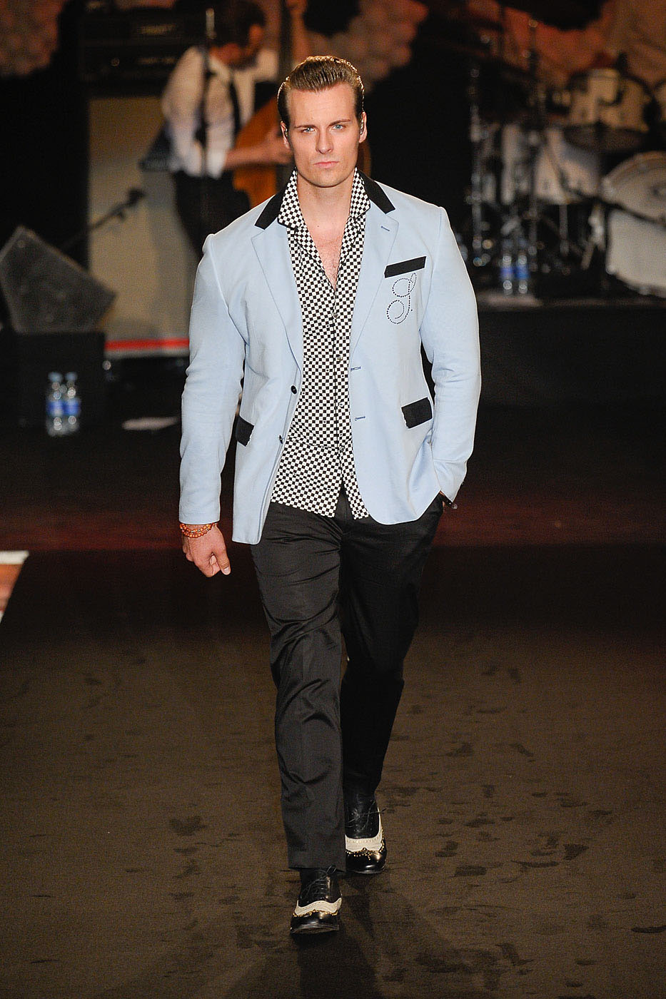 desfile-moschino-milao-men-verao2012-101