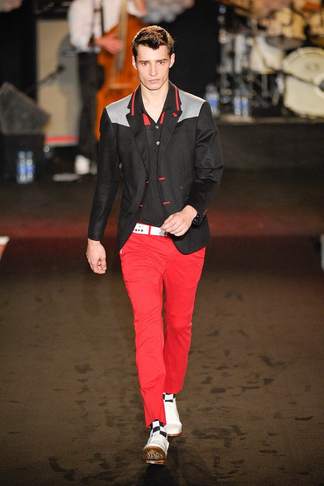 desfile-moschino-milao-men-verao2012-104