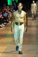 desfile-mugler-paris-men-verao2012-01
