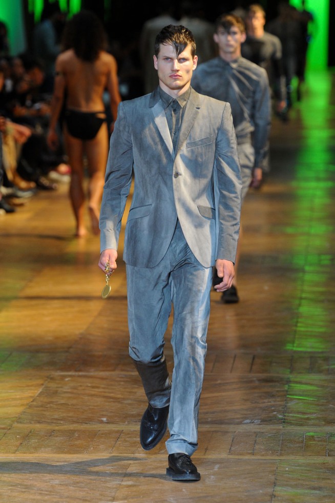 desfile-mugler-paris-men-verao2012-09