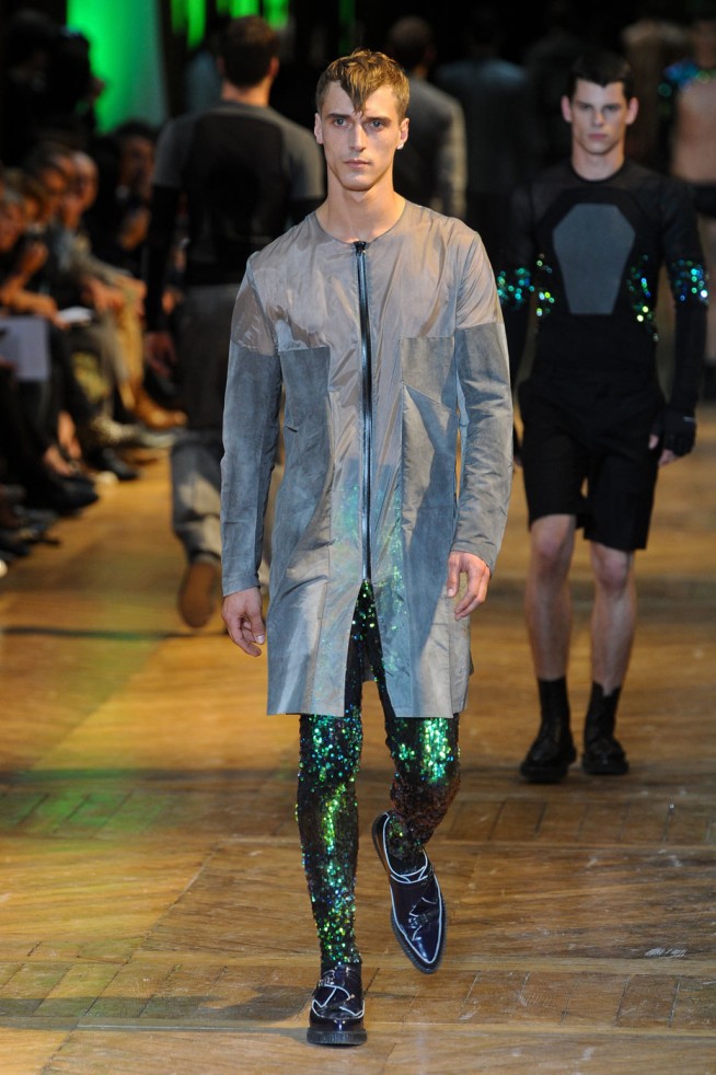 desfile-mugler-paris-men-verao2012-12