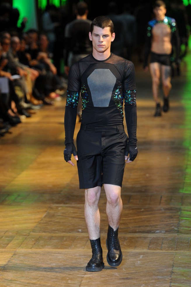 desfile-mugler-paris-men-verao2012-13