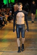 desfile-mugler-paris-men-verao2012-16