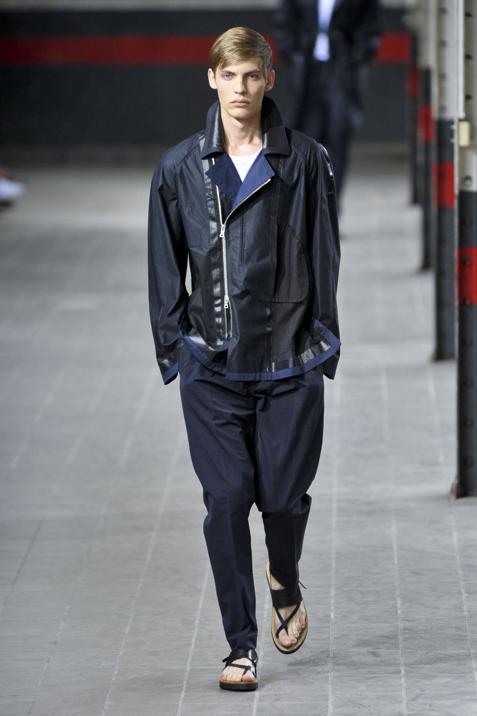 desfile-driesvannoten-paris-men-verao2012-101