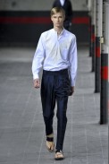desfile-driesvannoten-paris-men-verao2012-103