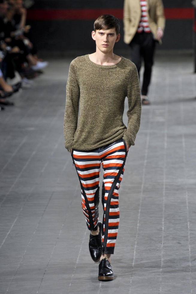 desfile-driesvannoten-paris-men-verao2012-117