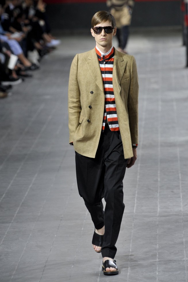 desfile-driesvannoten-paris-men-verao2012-118