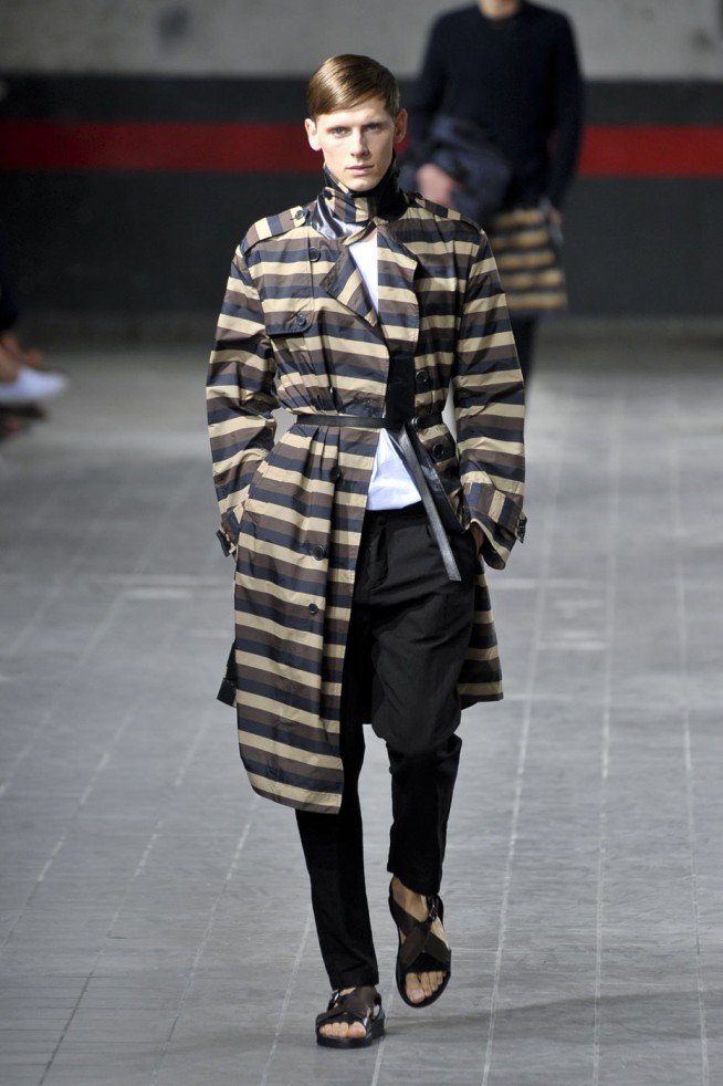 desfile-driesvannoten-paris-men-verao2012-126