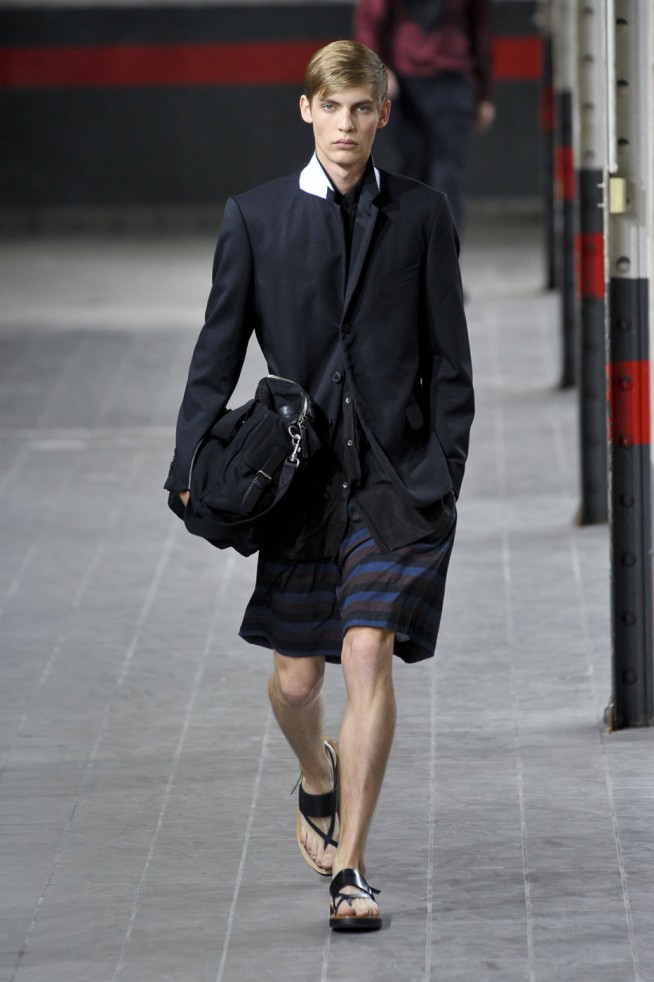 desfile-driesvannoten-paris-men-verao2012-133