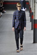 desfile-driesvannoten-paris-men-verao2012-135