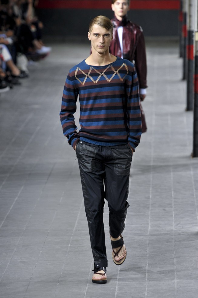 desfile-driesvannoten-paris-men-verao2012-138