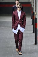 desfile-driesvannoten-paris-men-verao2012-141