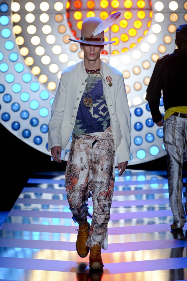 desfile-jgalliano-paris-men-verao2012-102
