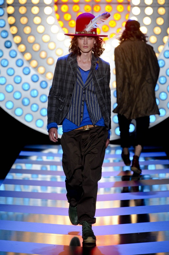 desfile-jgalliano-paris-men-verao2012-107