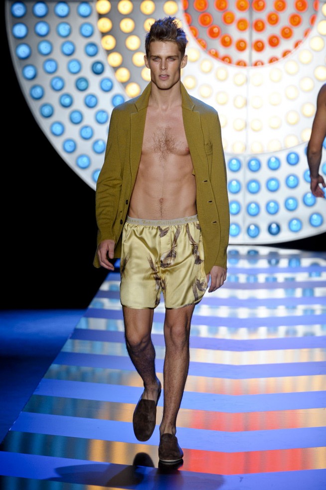 desfile-jgalliano-paris-men-verao2012-122