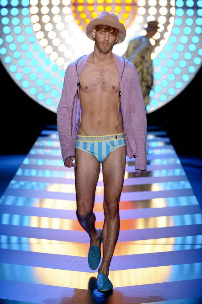 desfile-jgalliano-paris-men-verao2012-125