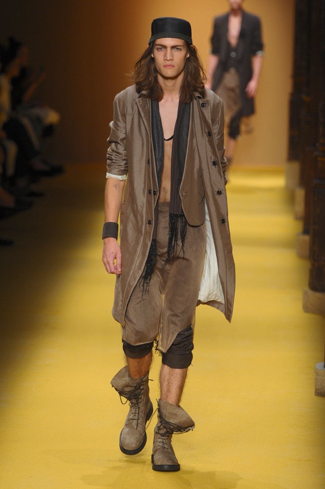 desfile-anndemeulemeester-paris-men-verao2012-100