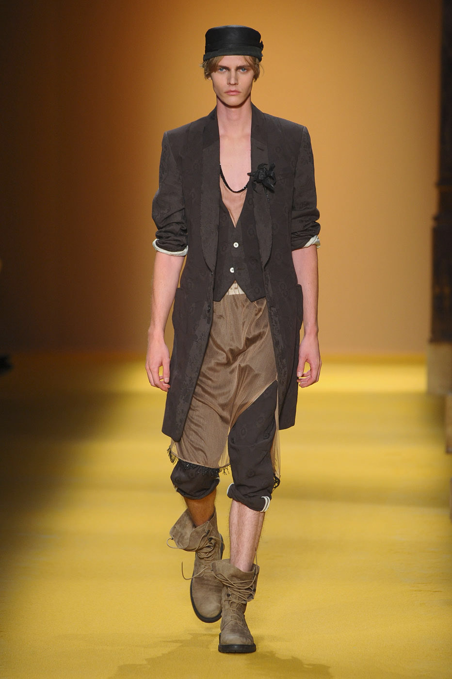 desfile-anndemeulemeester-paris-men-verao2012-101