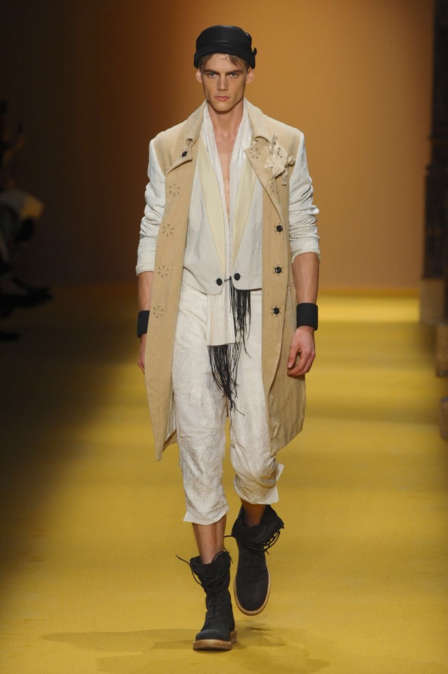 desfile-anndemeulemeester-paris-men-verao2012-104