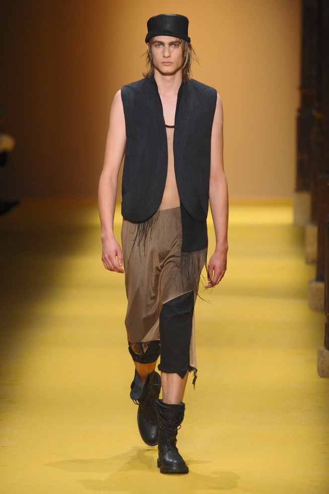 desfile-anndemeulemeester-paris-men-verao2012-110