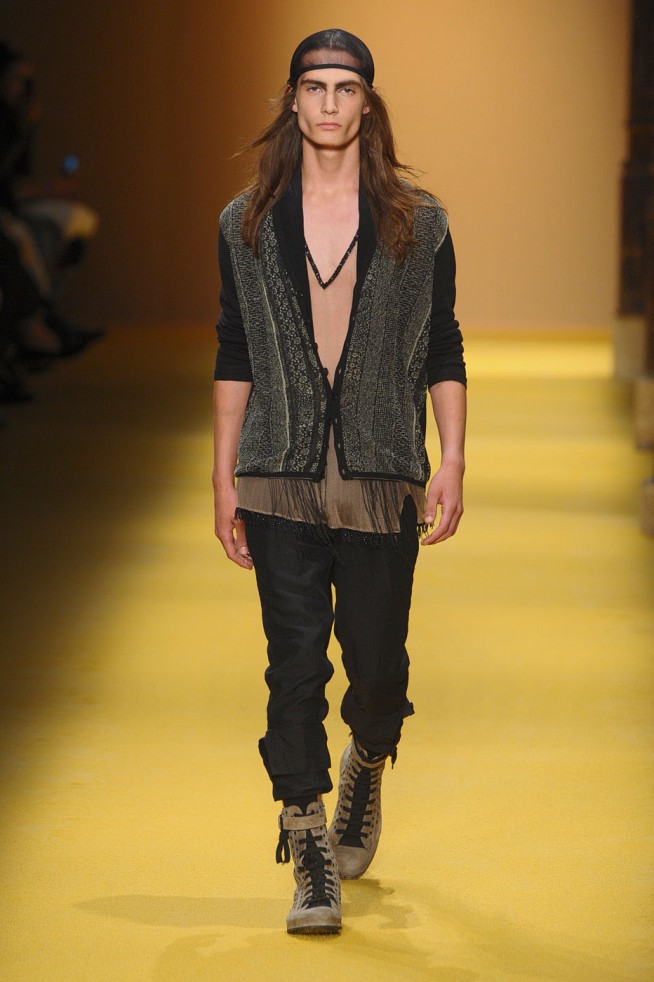 desfile-anndemeulemeester-paris-men-verao2012-111