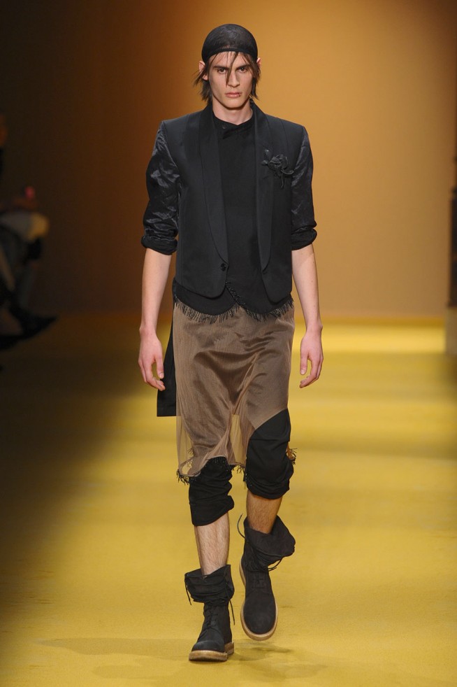 desfile-anndemeulemeester-paris-men-verao2012-113