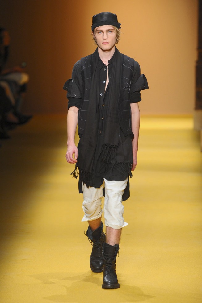 desfile-anndemeulemeester-paris-men-verao2012-115