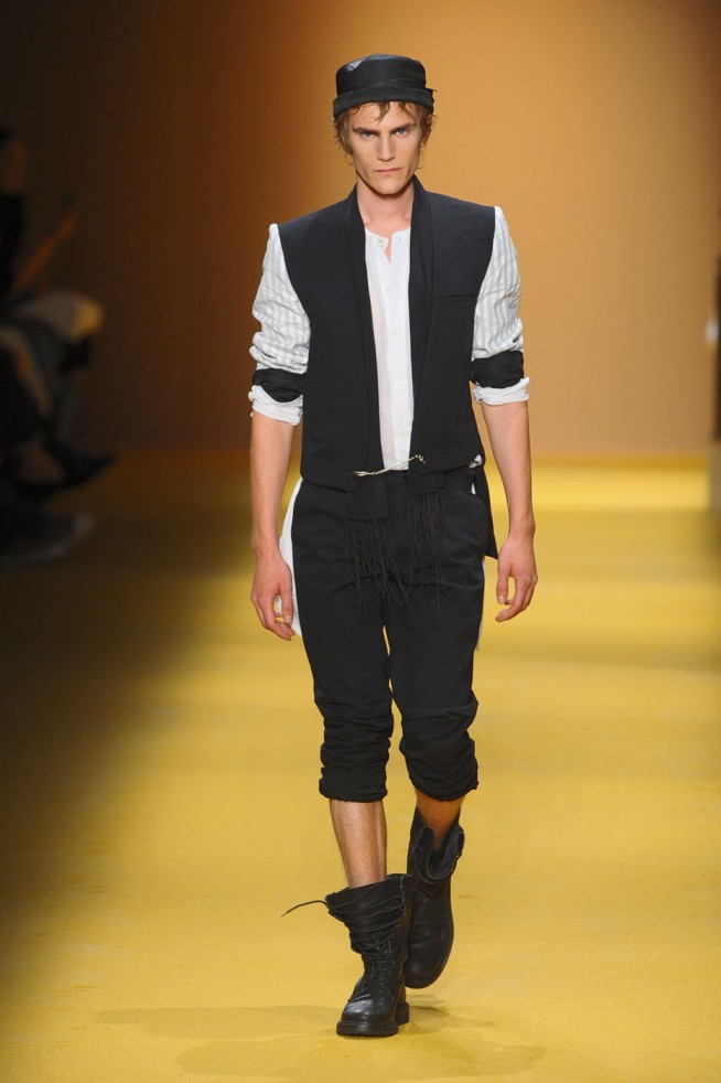 desfile-anndemeulemeester-paris-men-verao2012-116