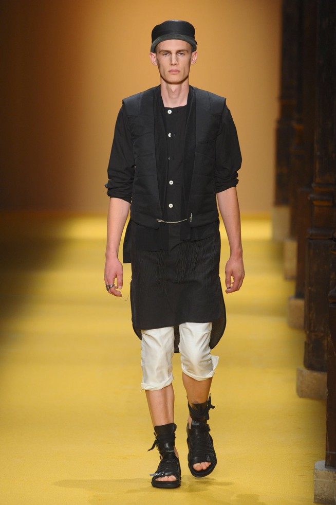desfile-anndemeulemeester-paris-men-verao2012-117