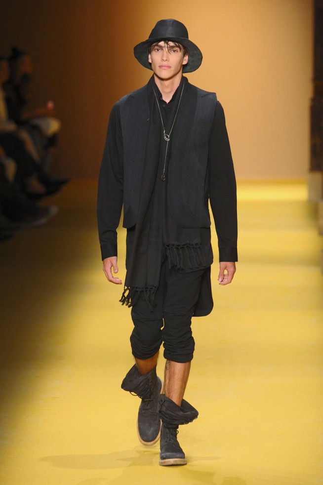 desfile-anndemeulemeester-paris-men-verao2012-120