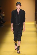 desfile-anndemeulemeester-paris-men-verao2012-122