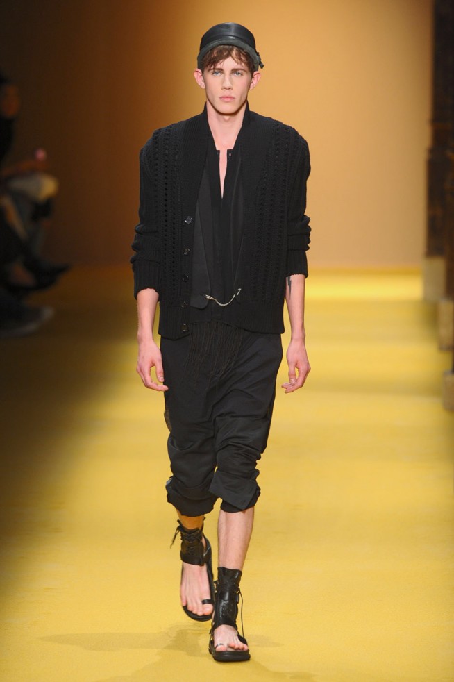 desfile-anndemeulemeester-paris-men-verao2012-122