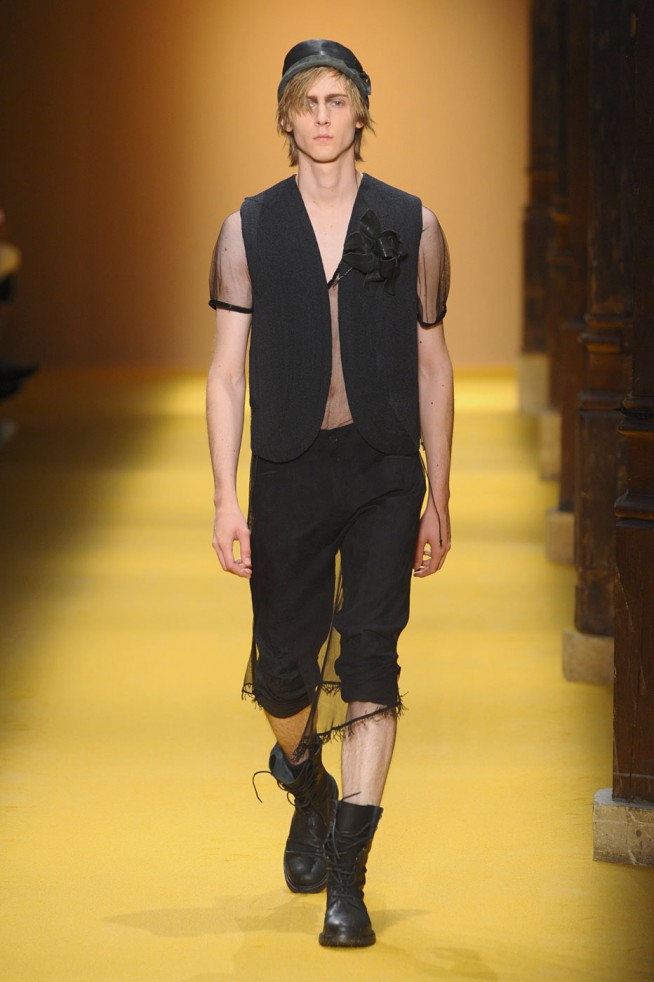 desfile-anndemeulemeester-paris-men-verao2012-123