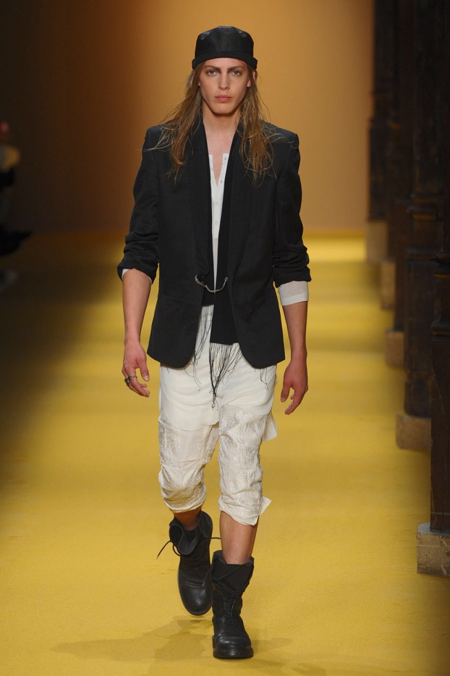 desfile-anndemeulemeester-paris-men-verao2012-124