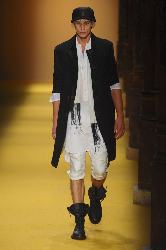 desfile-anndemeulemeester-paris-men-verao2012-125