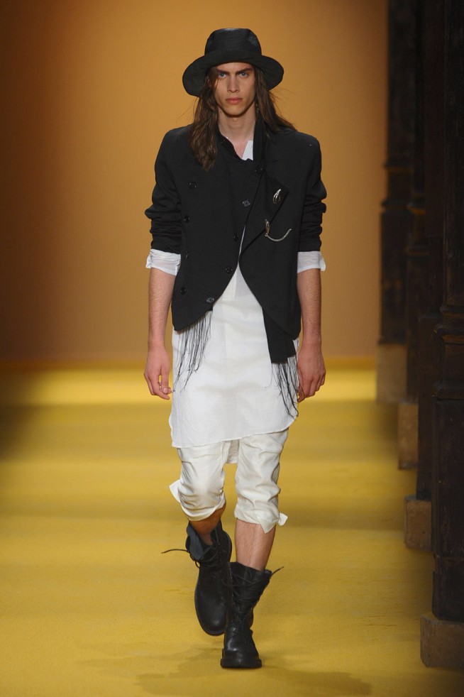desfile-anndemeulemeester-paris-men-verao2012-126