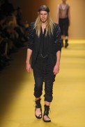 desfile-anndemeulemeester-paris-men-verao2012-127