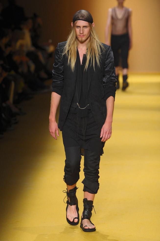 desfile-anndemeulemeester-paris-men-verao2012-127