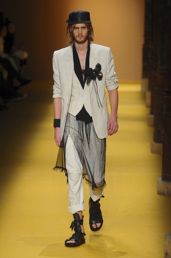desfile-anndemeulemeester-paris-men-verao2012-130