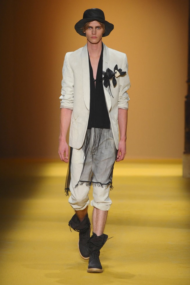 desfile-anndemeulemeester-paris-men-verao2012-132