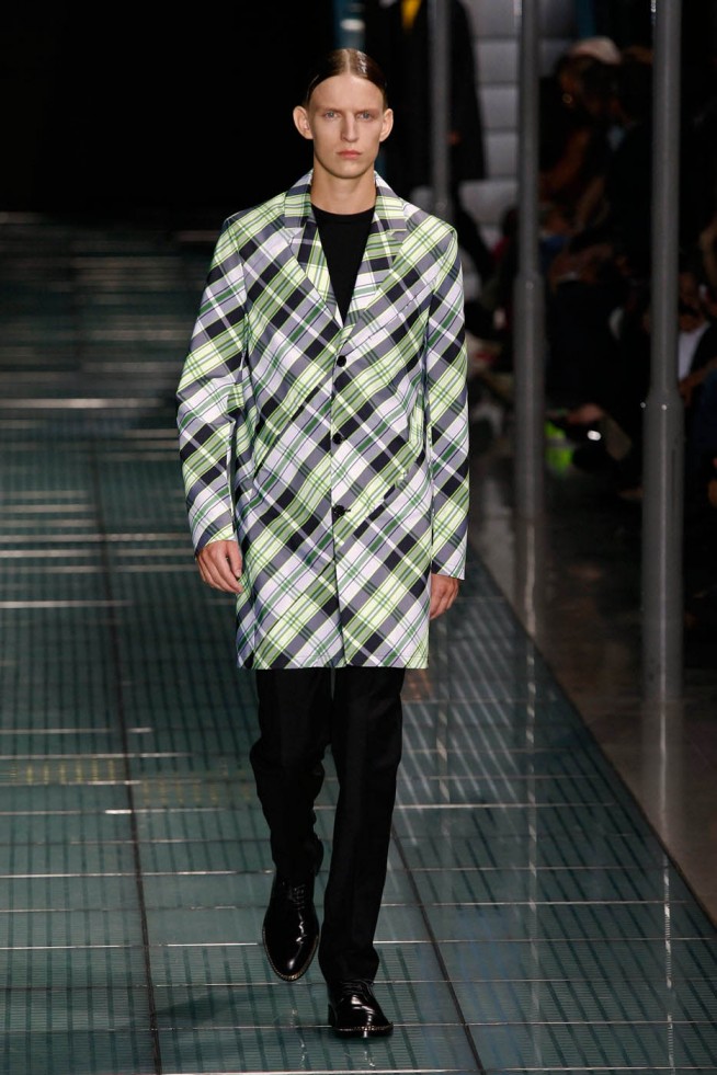 desfile-rafsimons-paris-men-verao2012-118