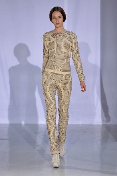 desfile-irisvanherpen-paris-inverno2012hc-104