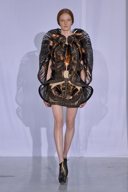 desfile-irisvanherpen-paris-inverno2012hc-108