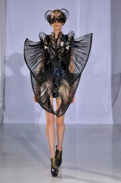 desfile-irisvanherpen-paris-inverno2012hc-109