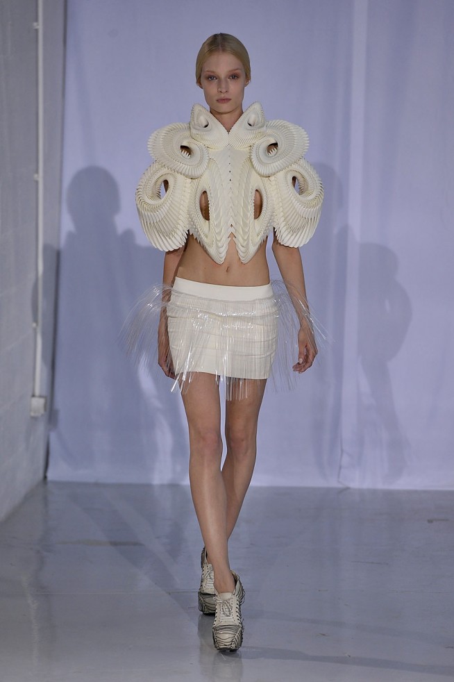 desfile-irisvanherpen-paris-inverno2012hc-110