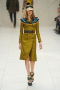 desfile-burberry-londres-verao2012rtw-109
