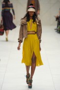 desfile-burberry-londres-verao2012rtw-110