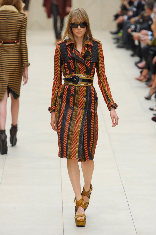 desfile-burberry-londres-verao2012rtw-135