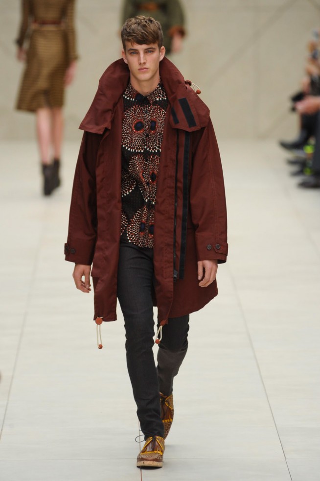 desfile-burberry-londres-verao2012rtw-136